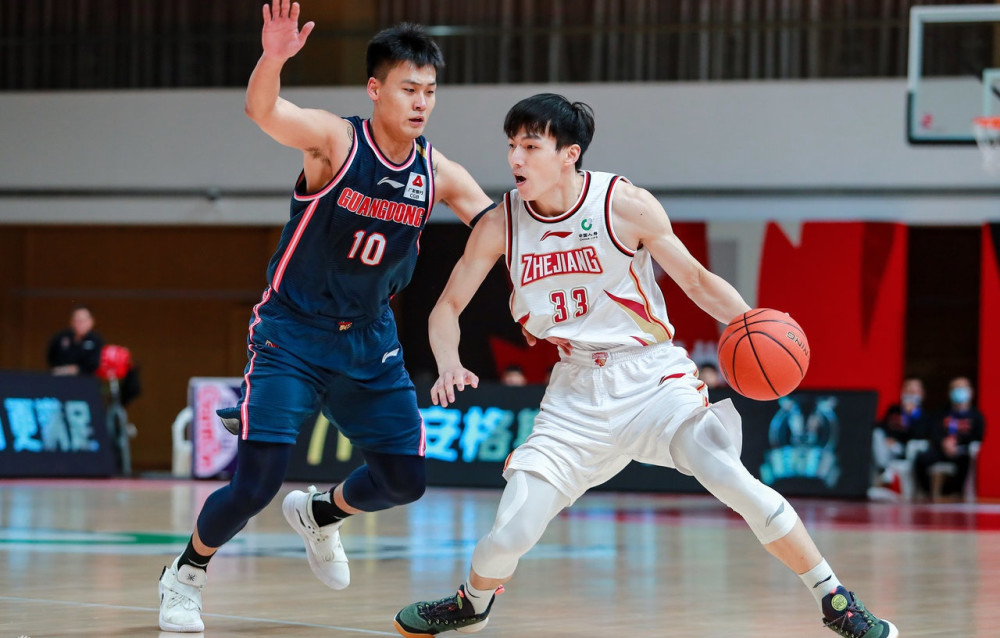 ayxsport-门兴格拉德巴赫训练开放日,今夜临场应变引欢呼,CBA常规赛在即,轮换策略成焦点的简单介绍